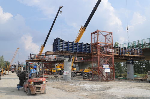 节日期间施工忙 江苏交通重点工程建设争分夺秒