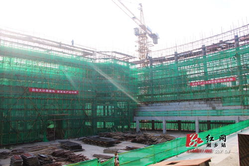 节日我在岗 建筑工人奋战一线赶工期