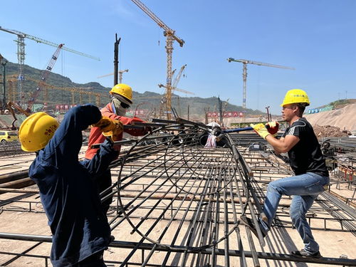 重庆东站工程高温错峰施工推进建设
